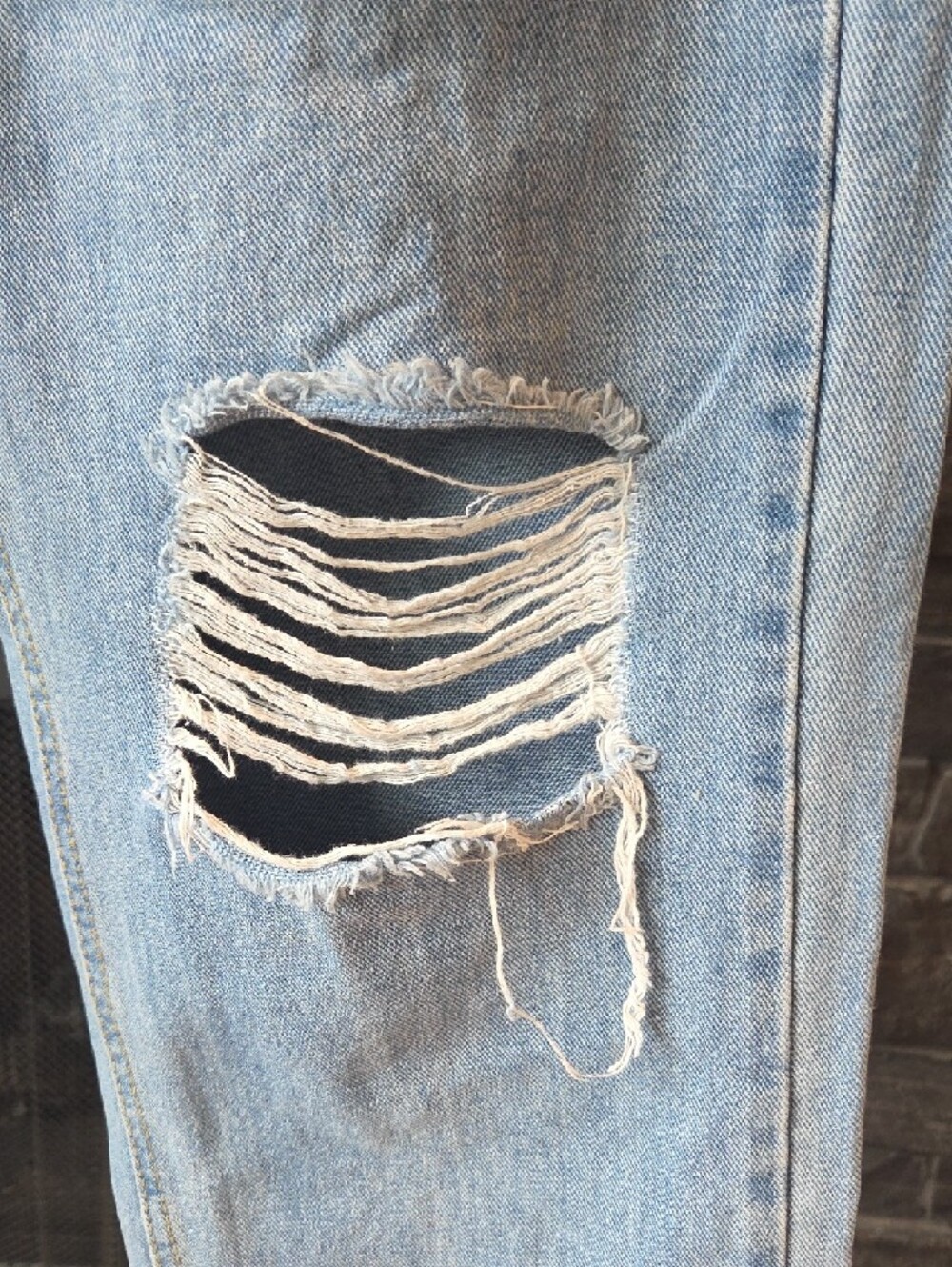 PrettyLittleThing Ripped Jeans - Picture 3 of 10